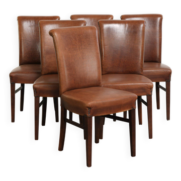 Ensemble de 6 chaises de salle à manger en peau de mouton de couleur cognac avec une belle patine.