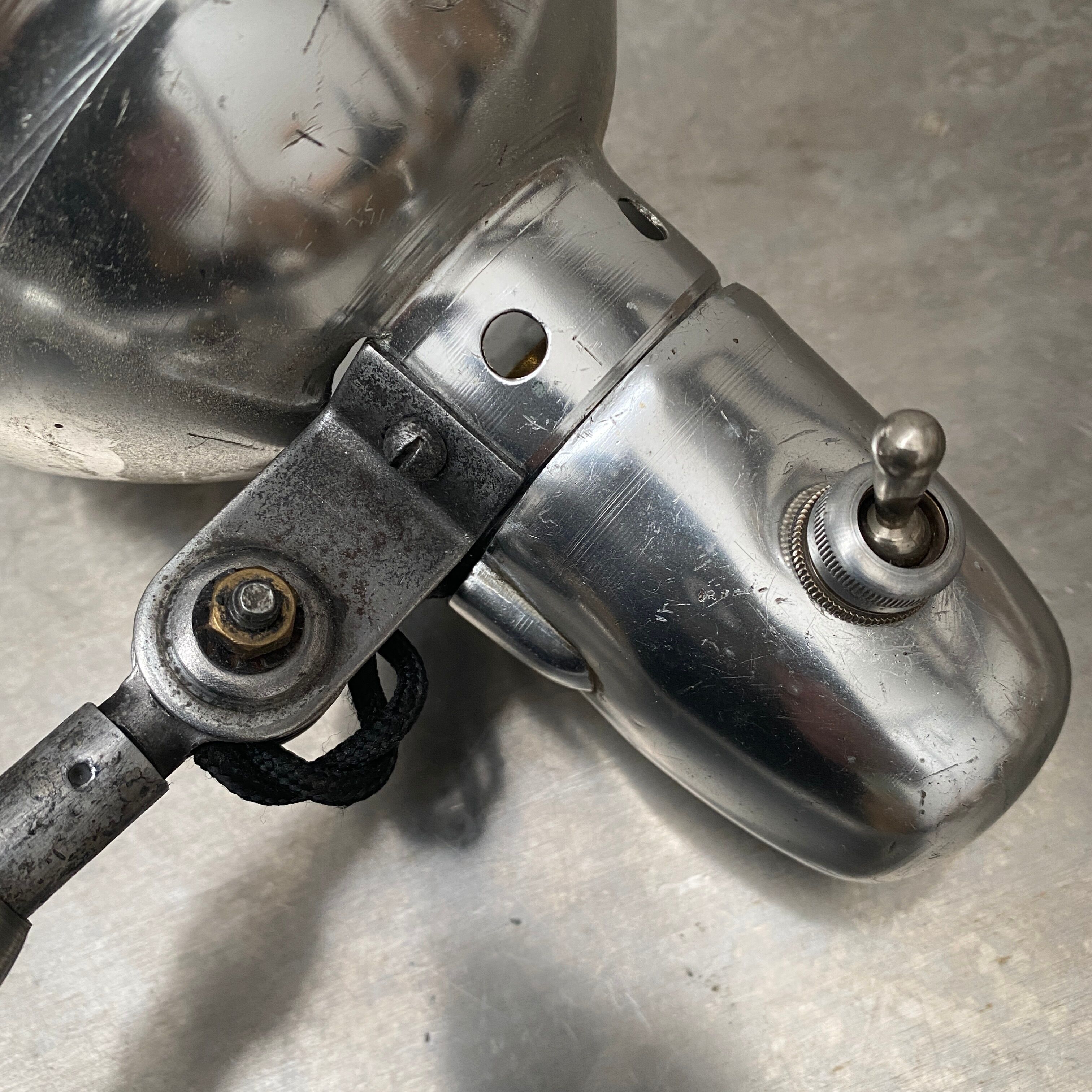 Industrial counterweight wall light from Solère
