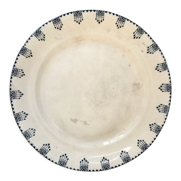 Round dish Terre de Fer A&C model "Rotterdam" late nineteenth