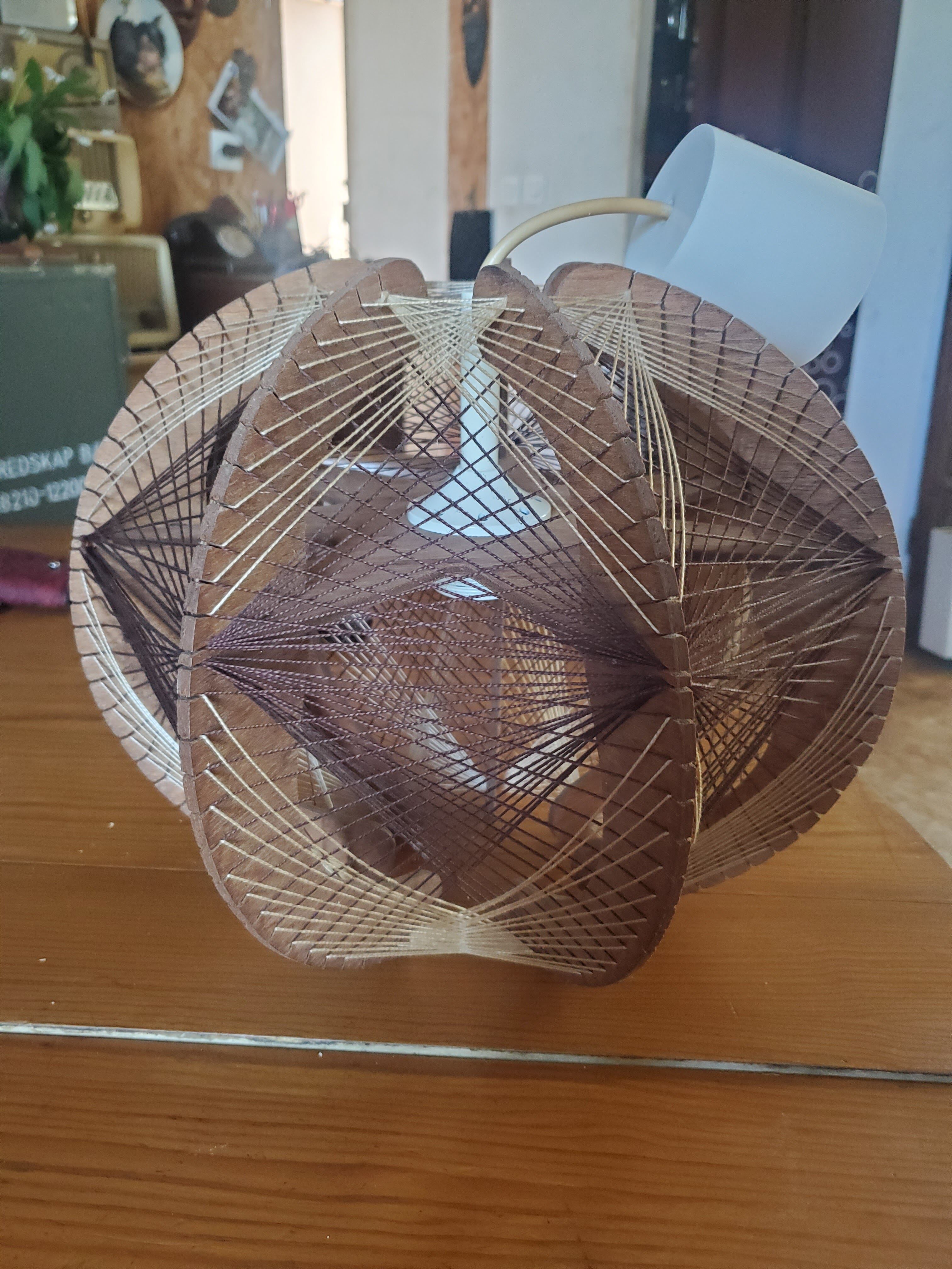 Scandinavian suspension wood and wire