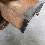 Commode XIXème pin noirci sculpté