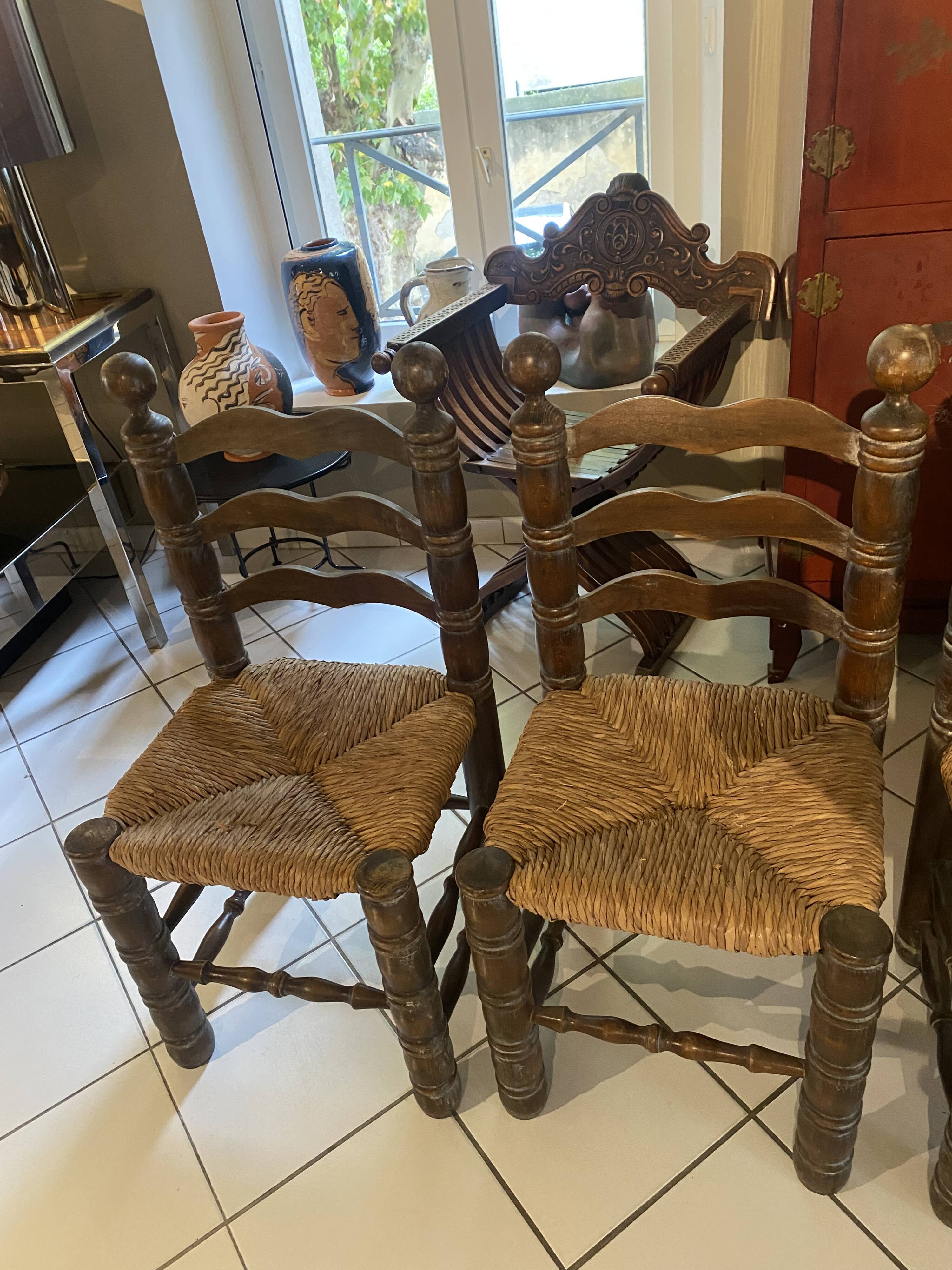 Set of 4 wooden chairs