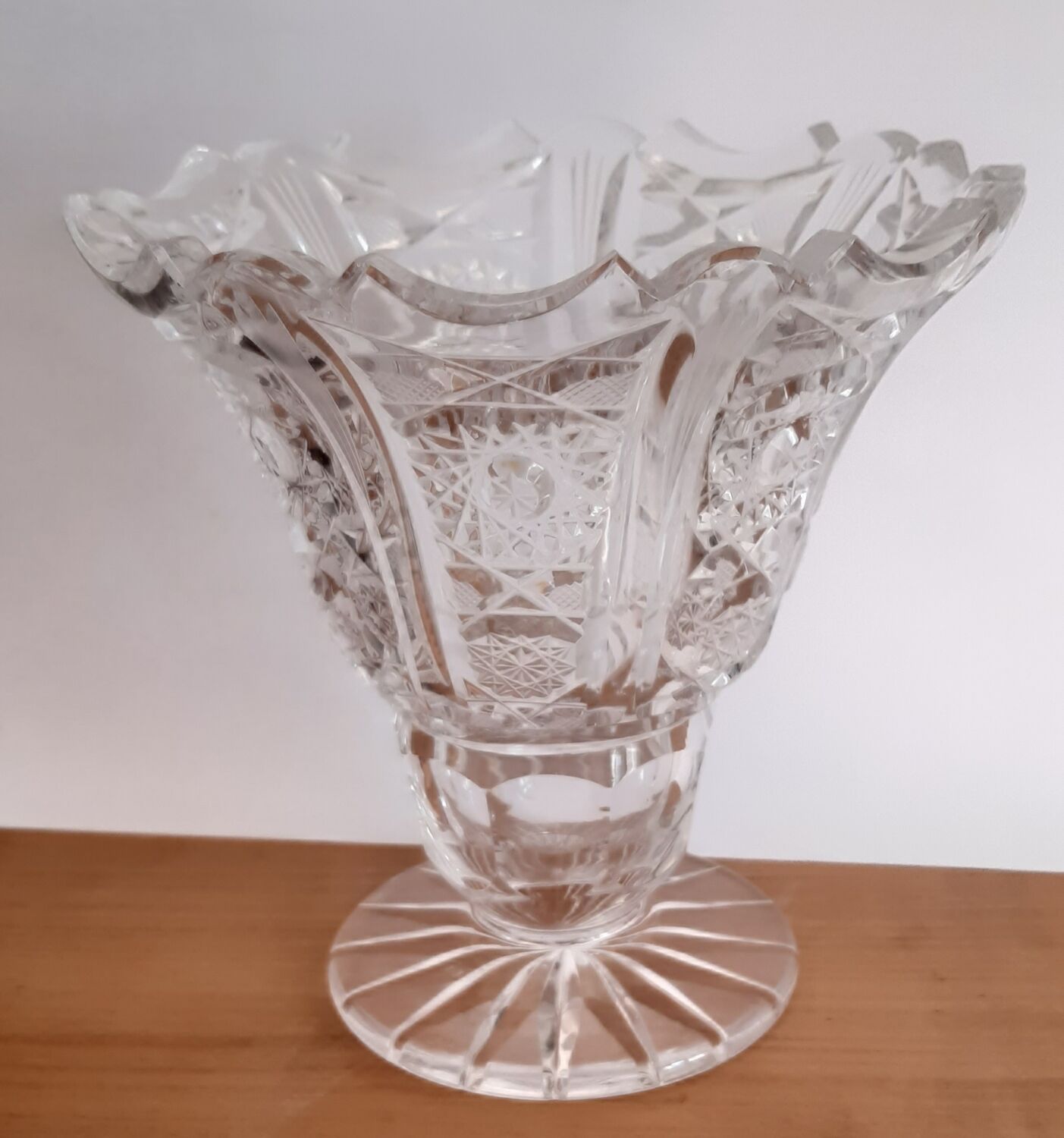Sculpted glass vase