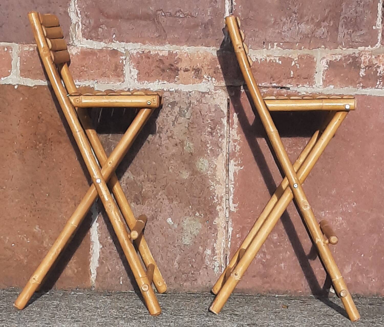 Bamboo counter or bar. (With 2 folding high chairs)