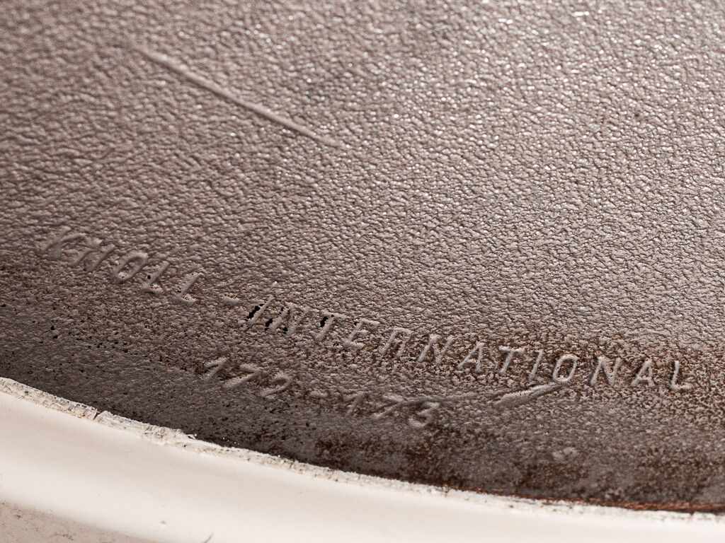 Dining room table by Eero Saarinen for Knoll Inc. (172-173) / Knoll international, 1970's