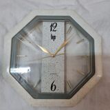 Lip wall clock