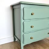 Wooden chest of drawers