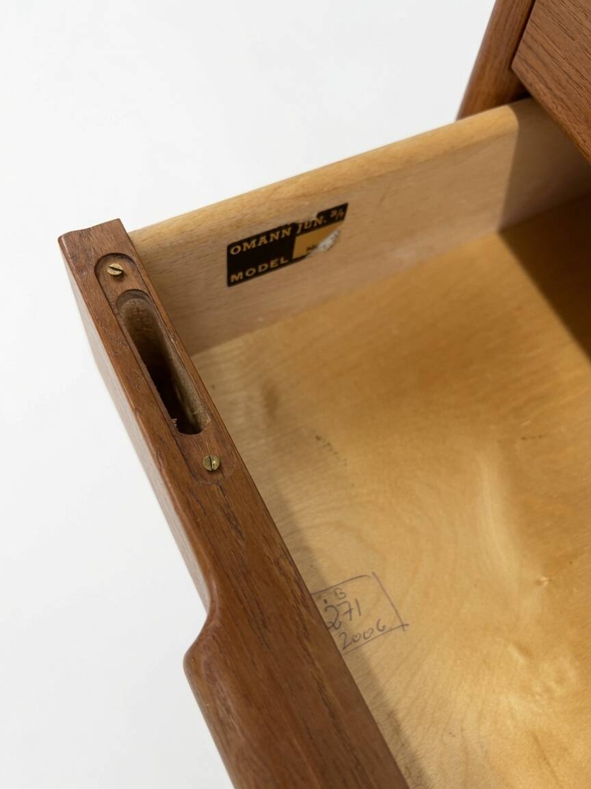 Bureau en teck modèle 75 par Gunni Omann, années 1960.