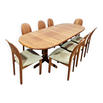 Extendable table + 8 chairs / Holstebro Møbelfabrik / Teak / Denmark / 1970