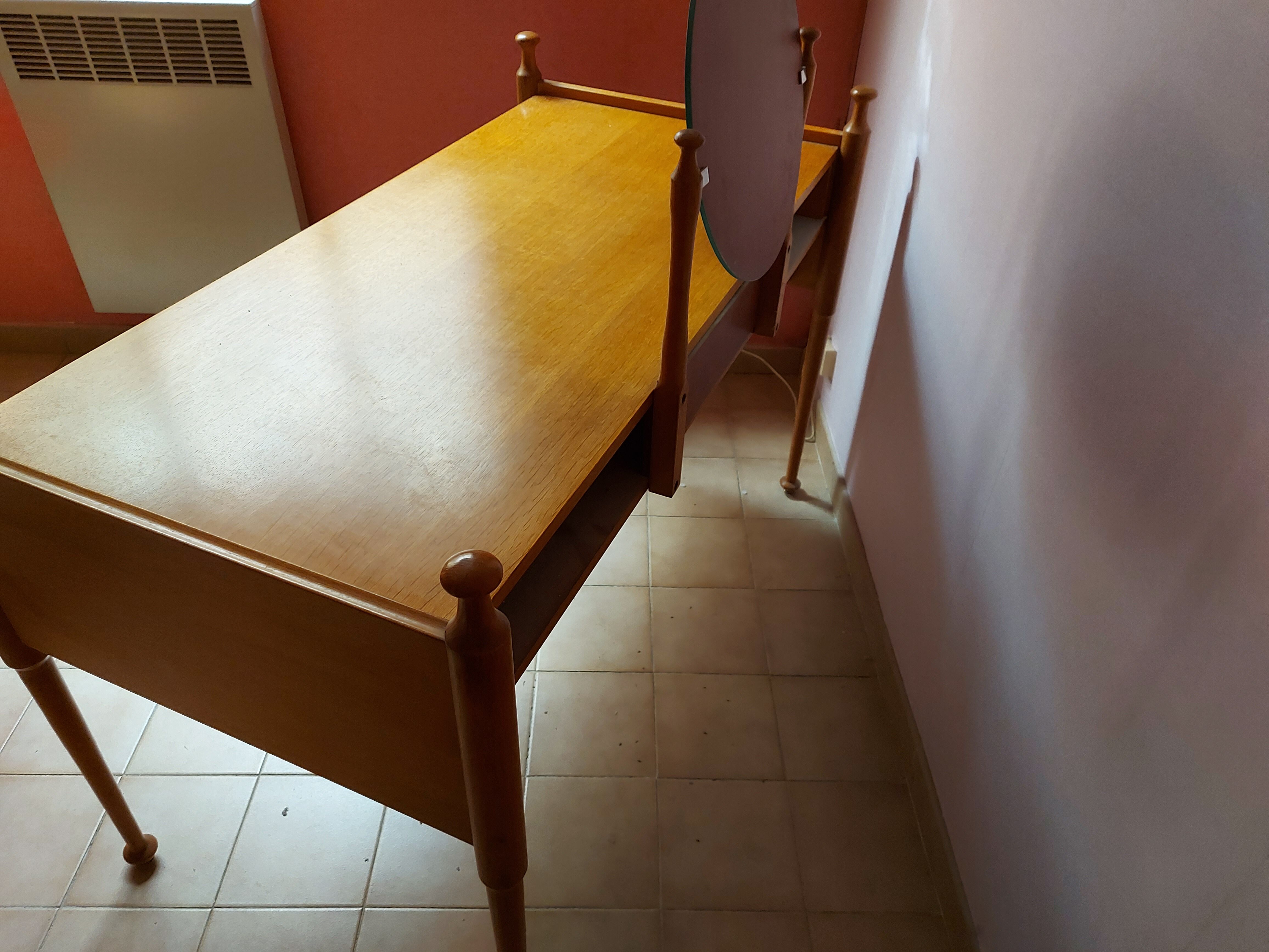 Vintage hairdresser with mirror Gautier