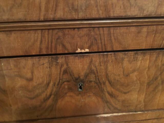 COMMODE