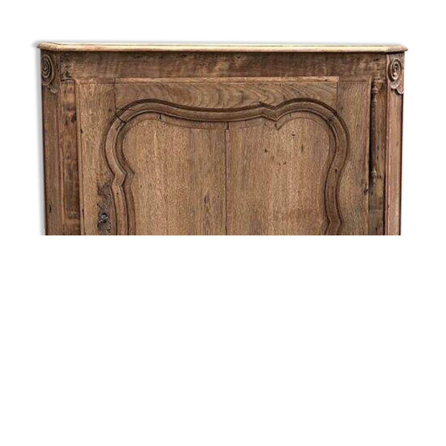 Corner cabinet in oak from the 18th century.