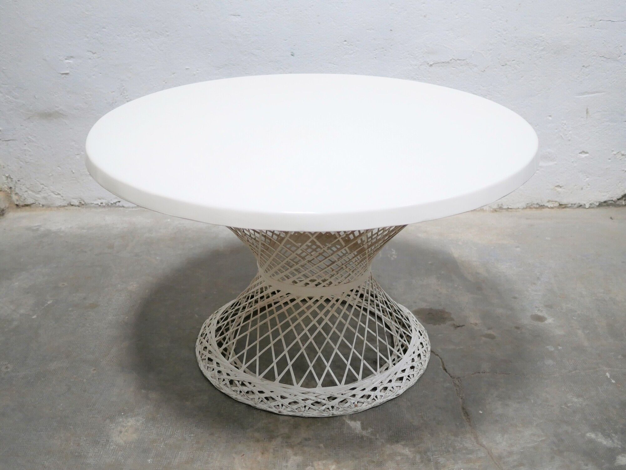 Garden table and 5 vintage fiberglass chairs by Russell Woodard