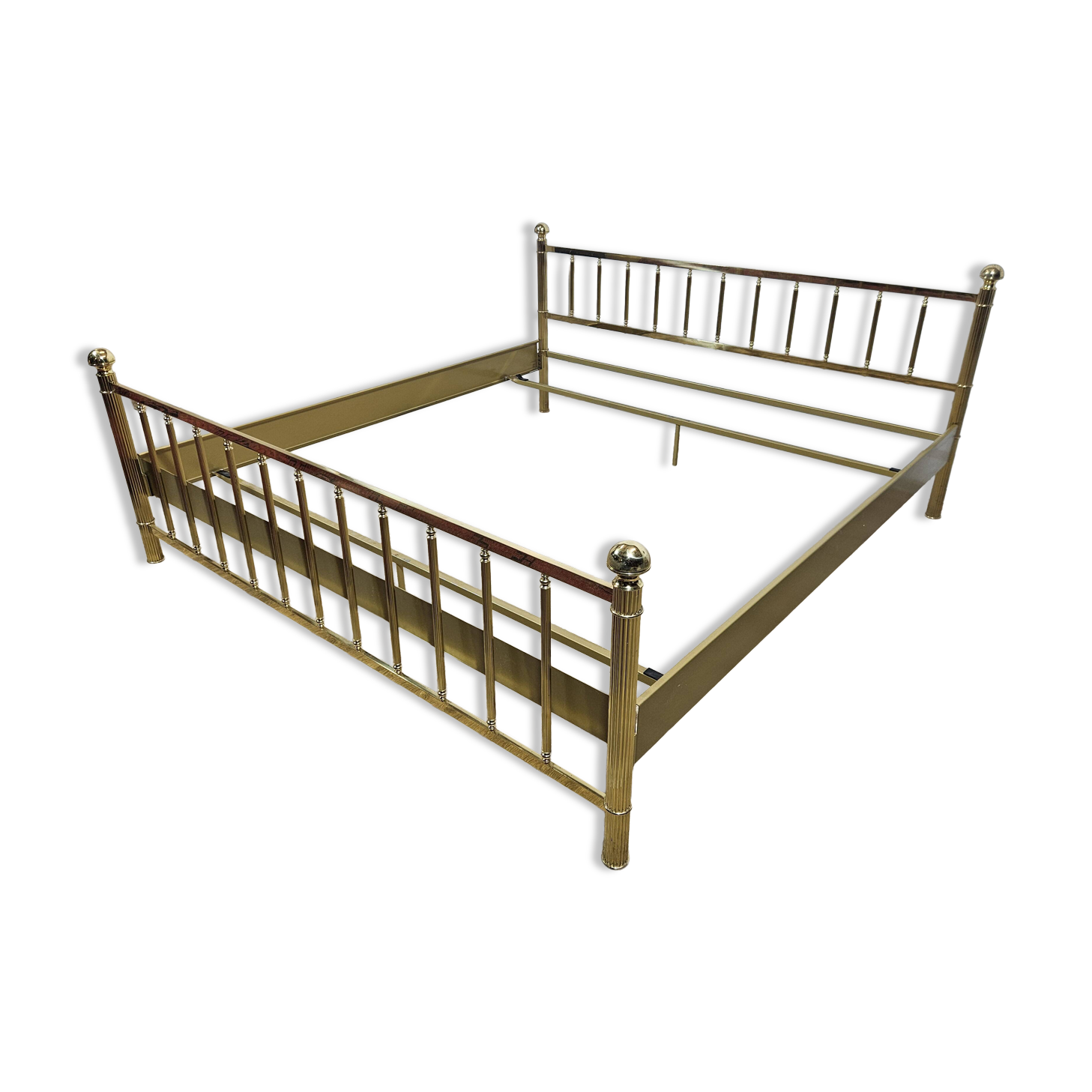 Luxurious Brass Bed Frame in Glamorous / Vintage Style