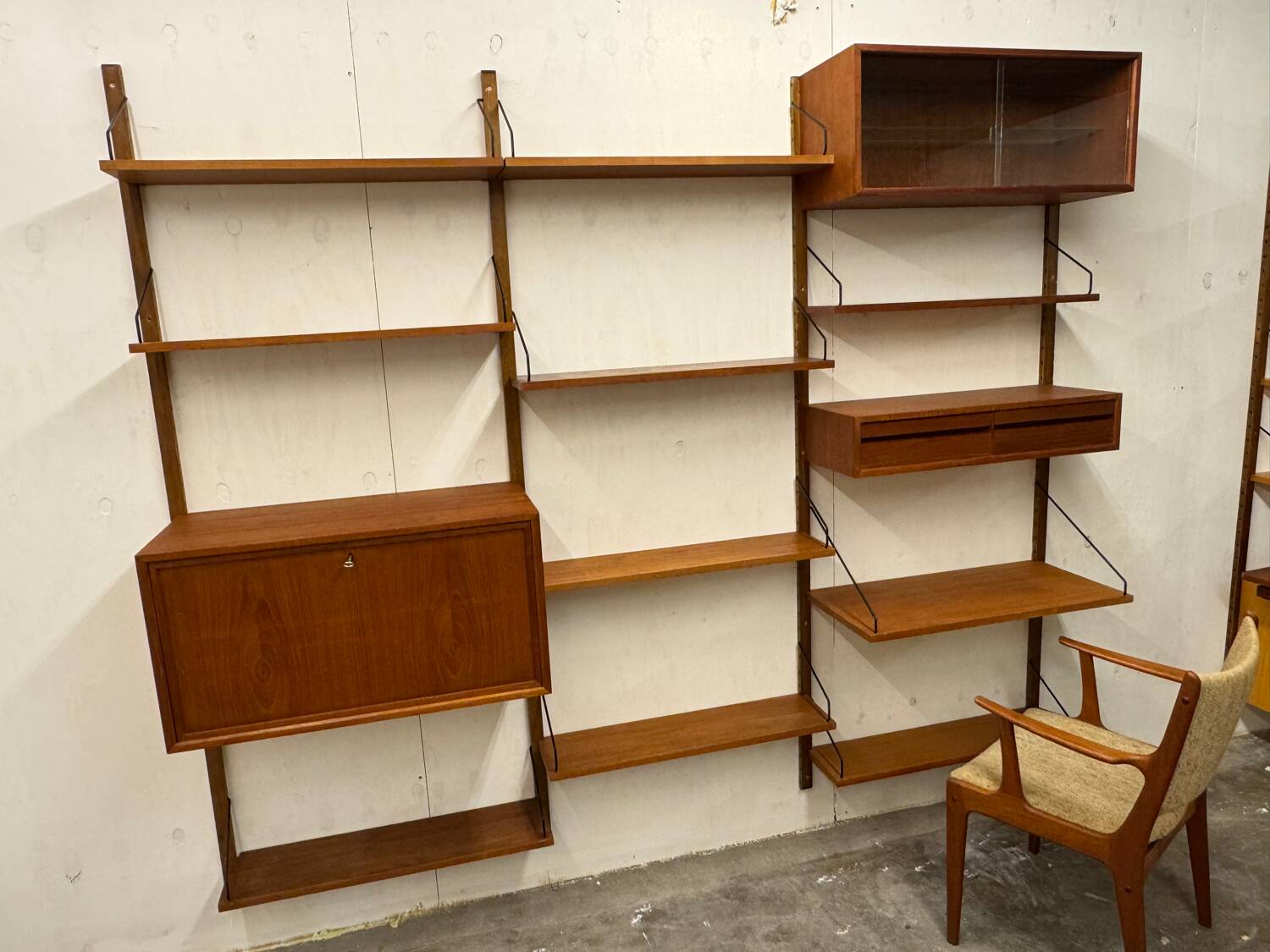 Meuble mural scandinave vintage en teck par Poul Cadovius pour Royal System