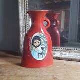 Vintage Français années 1960 Jean de Lespinasse, JdL 330, Vase ovale émaillé rouge avec portrait féminin.