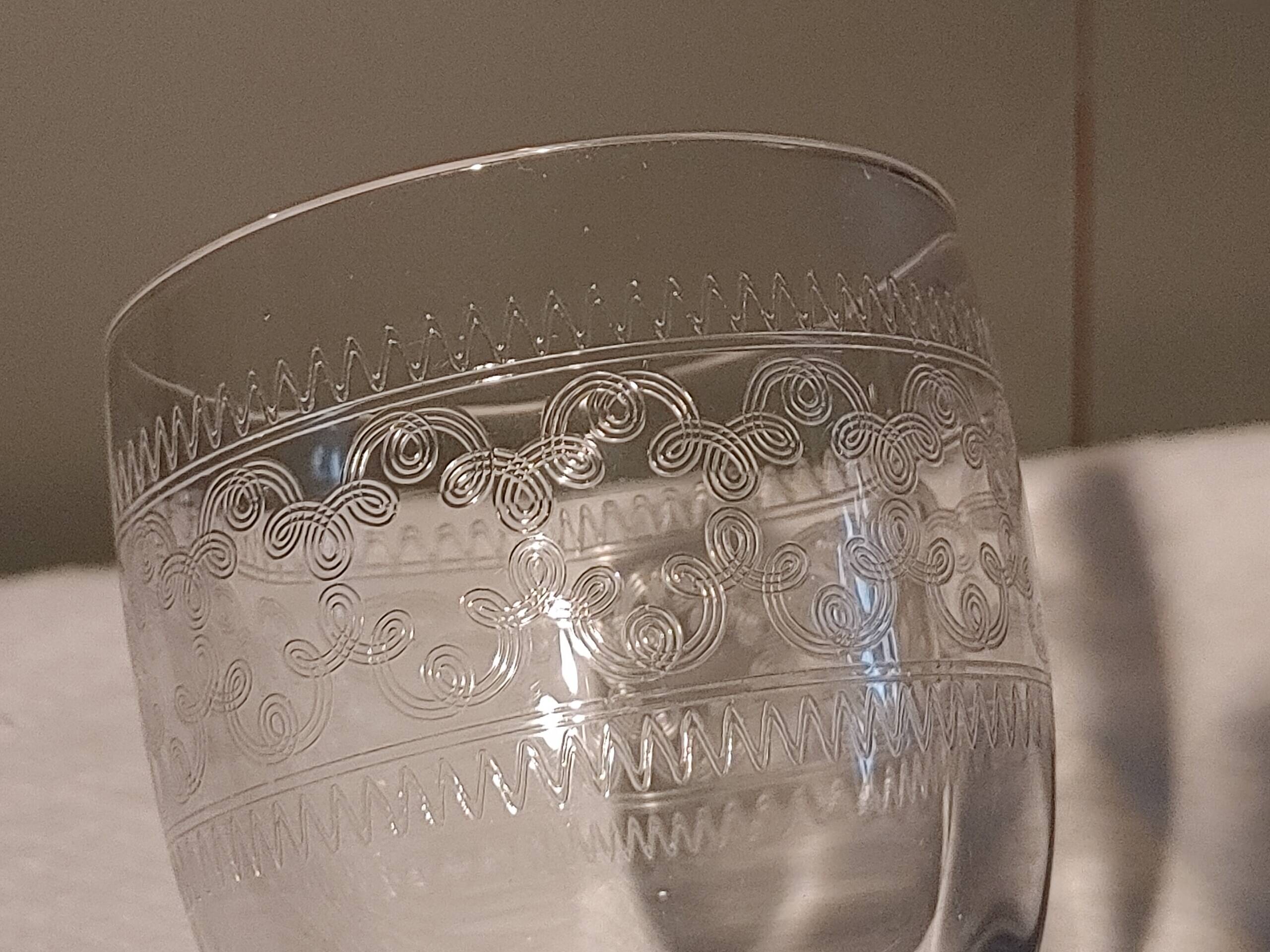 Verres anciens gravés - 6 eau - 6 vin - 6 apéritif