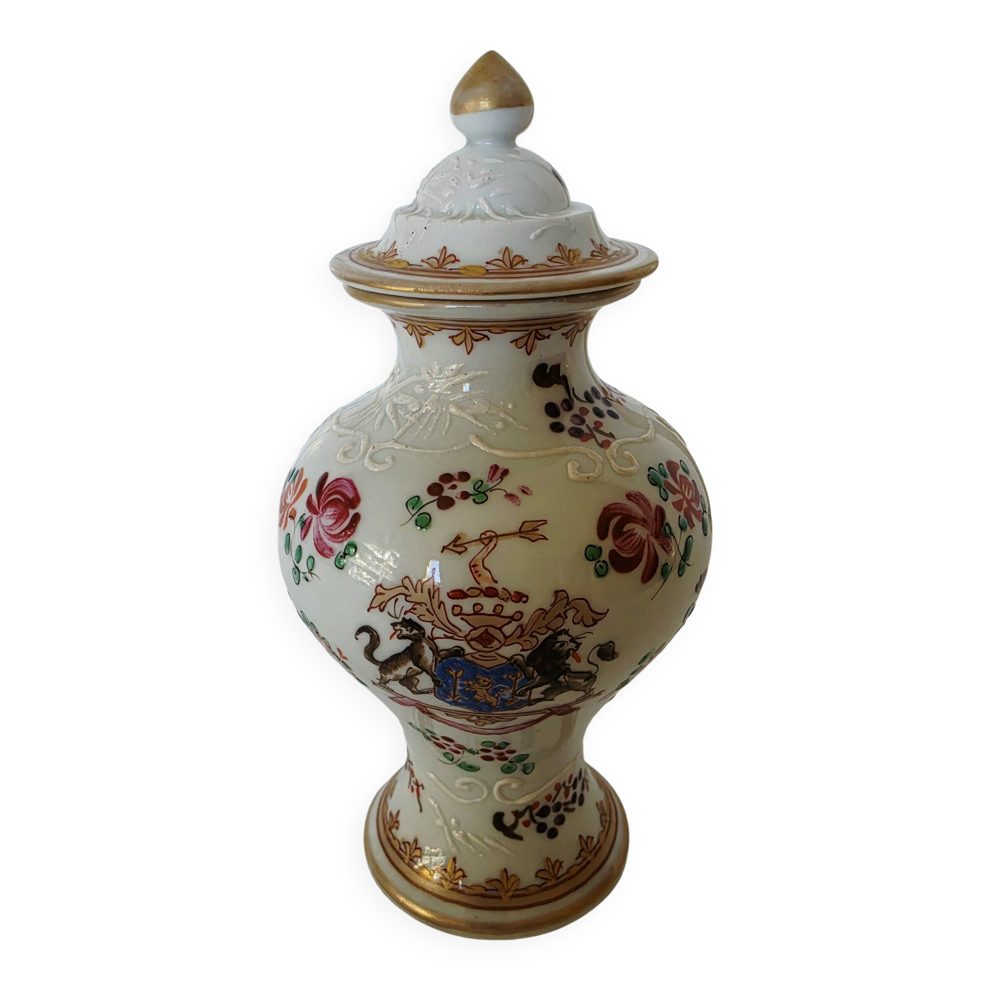Small porcelain pot hand-painted by Samson Paris, Compagnie d style.