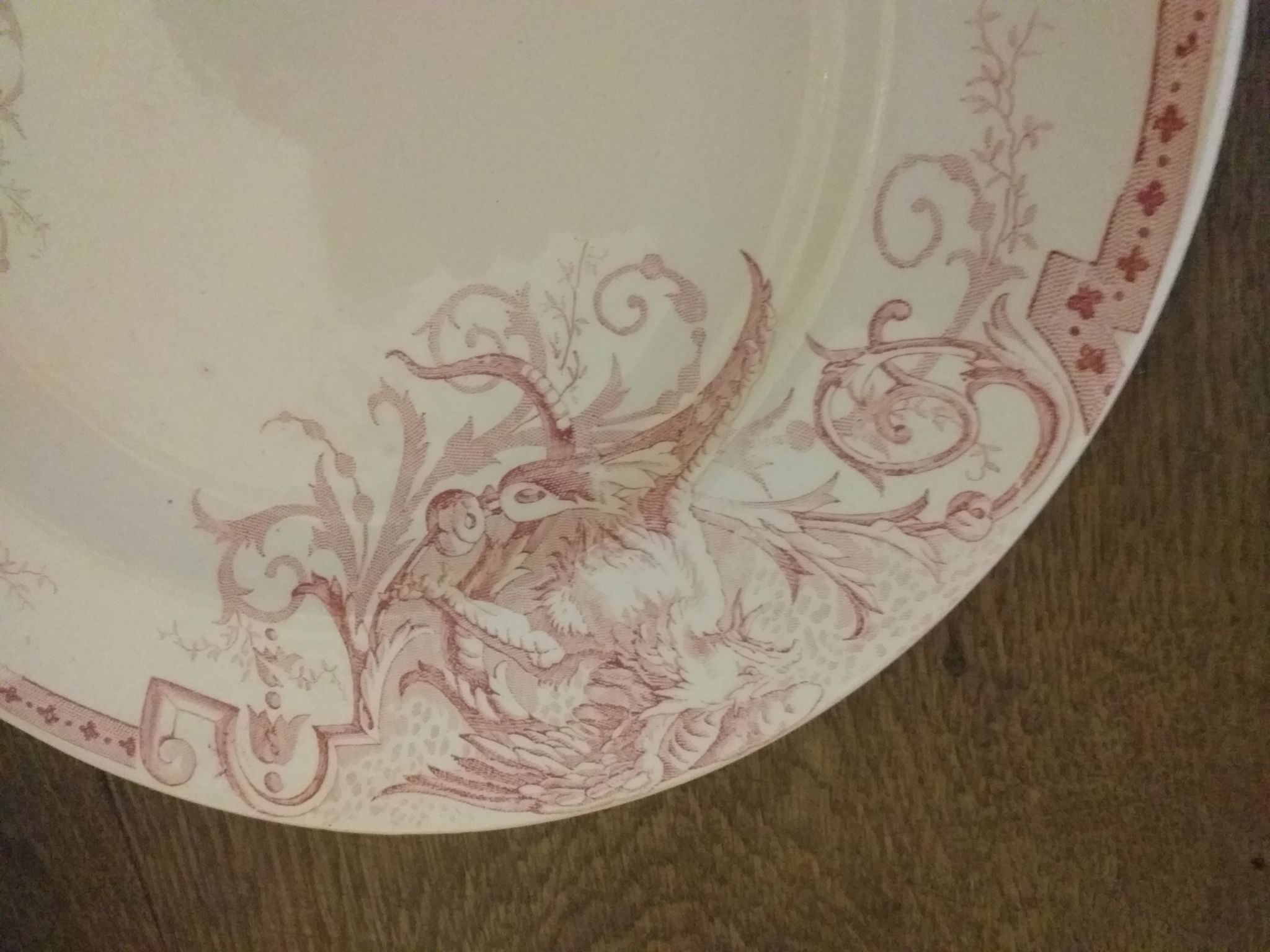 Assiette en porcelaine de Lunéville modèle Griffon