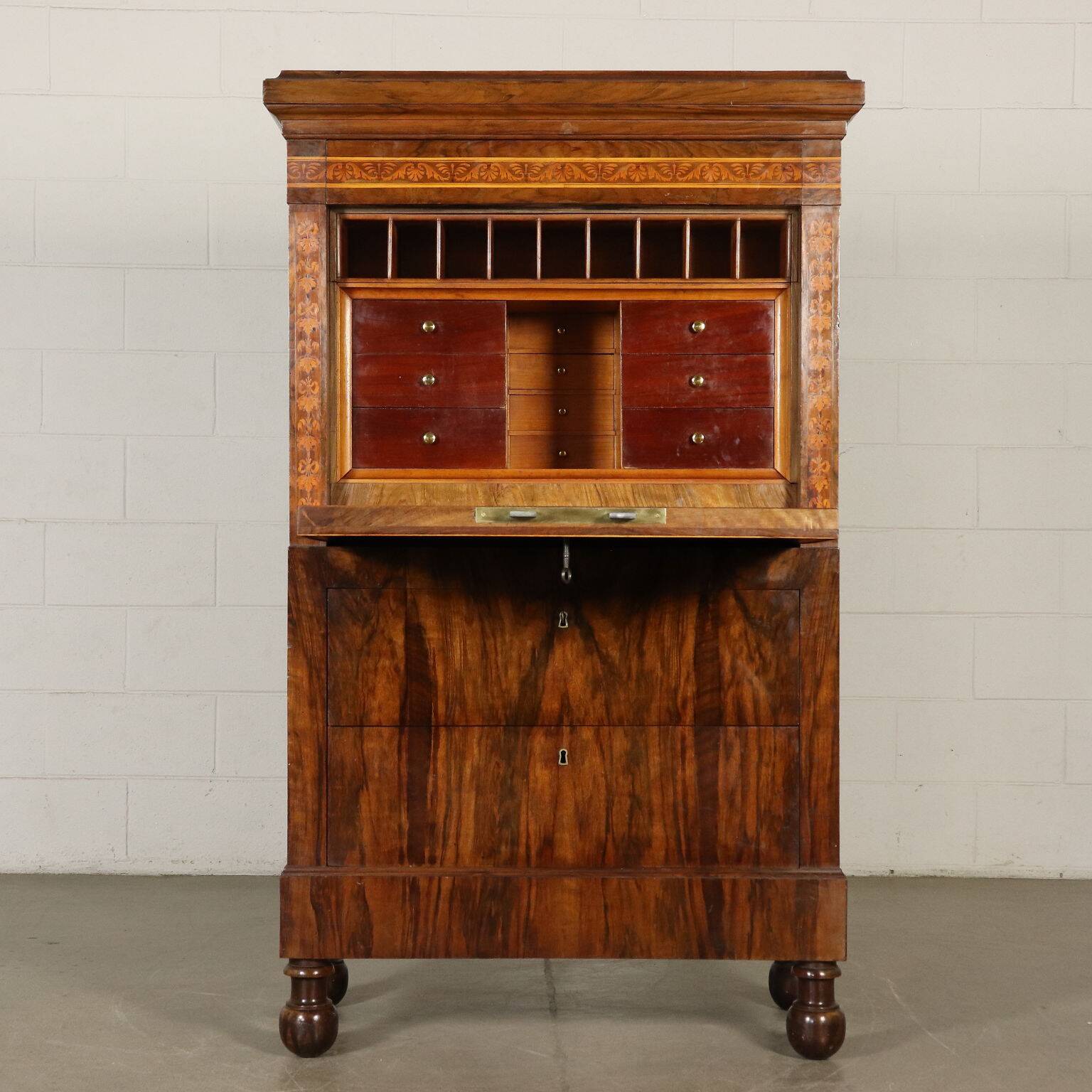Empire secretary Bottega Maggiolini in walnut, Italy, 19th century