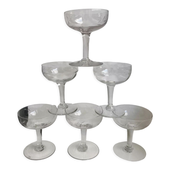 Set of 6 depicted Art Deco engraved crystal champagne glasses mismatched 50s