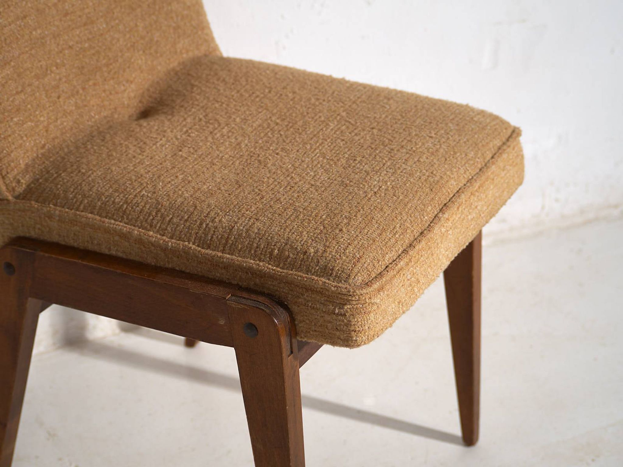 Mid Century style chairs (c.1940). Set of 2 pieces.