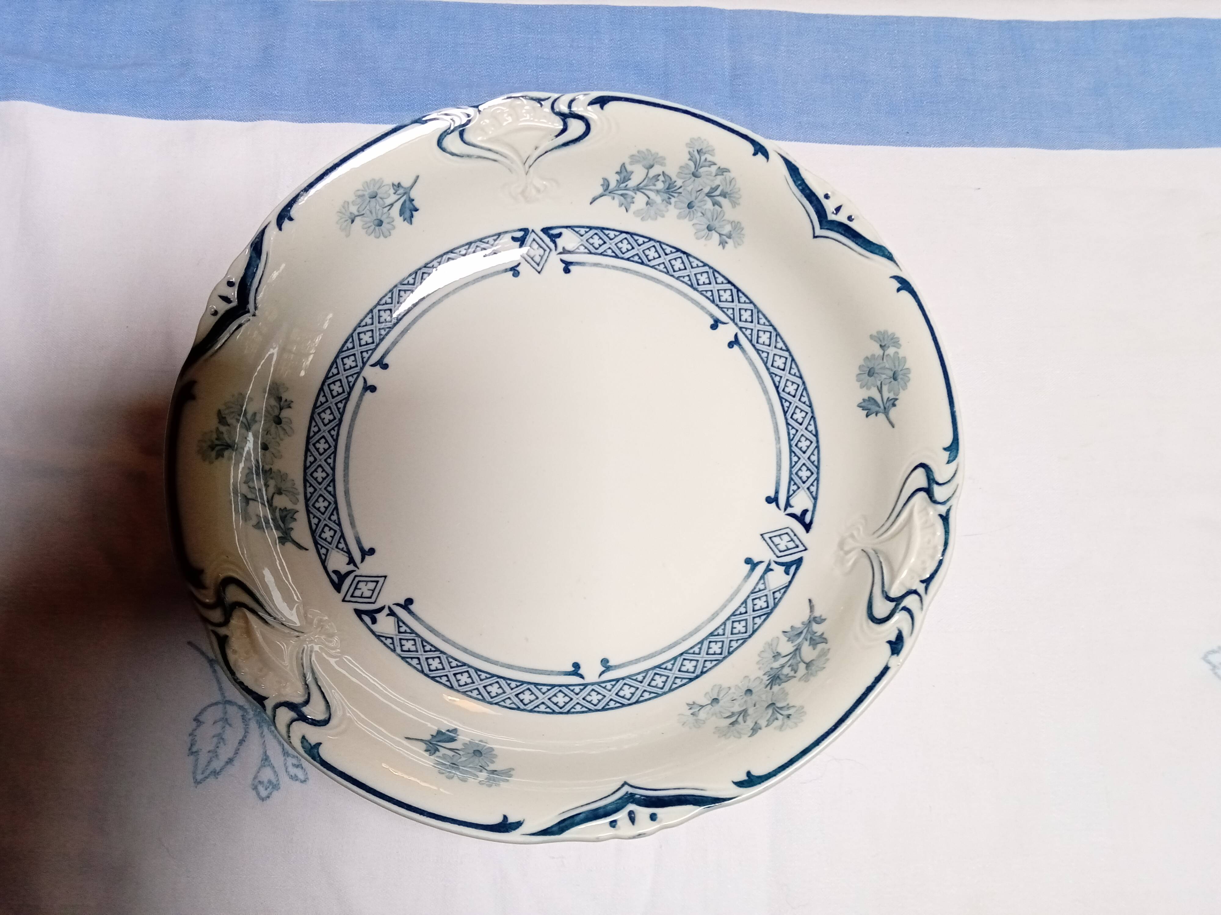 Manon Terre de Fer Dish