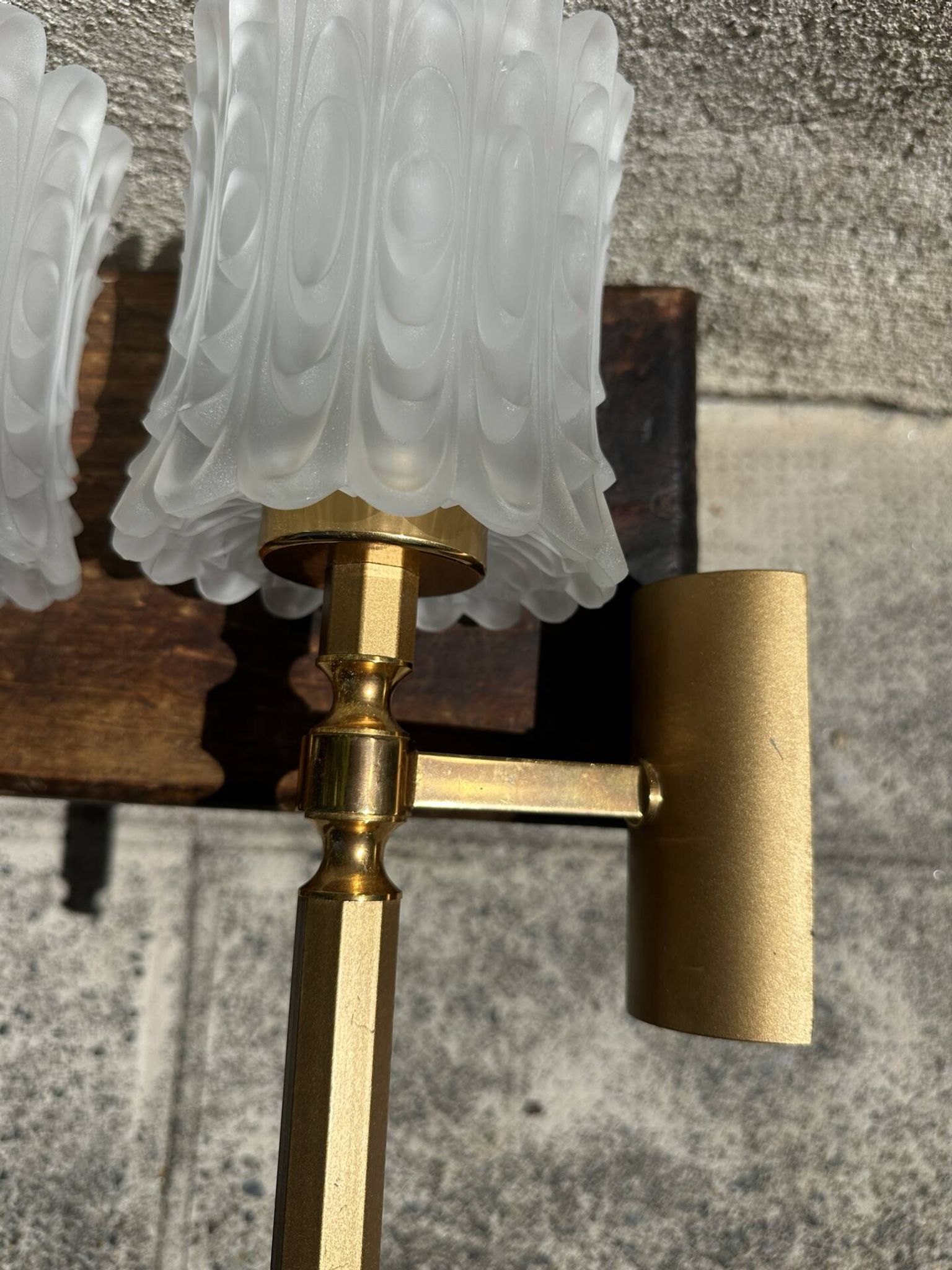 Old pair of wall sconces by Maison Lunel in brass and glass.