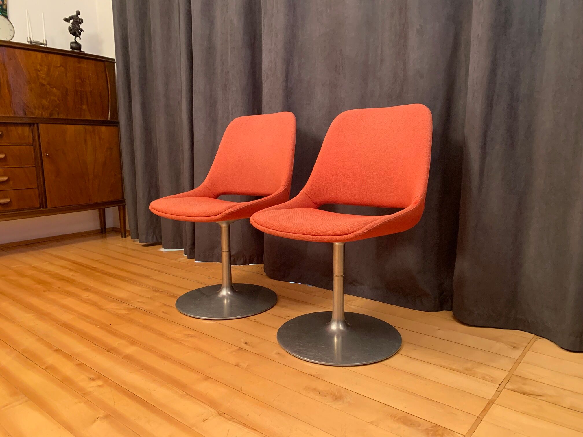 Pair of "Polaris" swivel chairs, exclusive, by Eero Aarnio, Asko Export, Finland, 1970s.