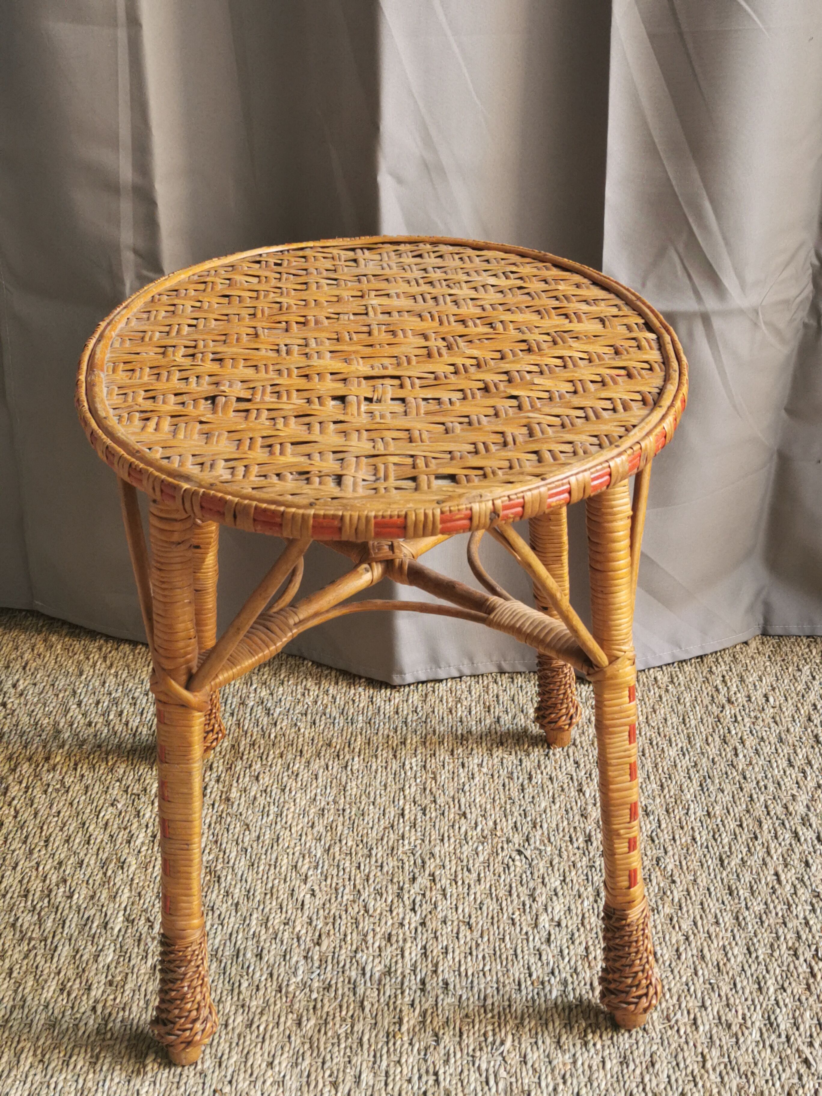 Vintage coffee table in ratine