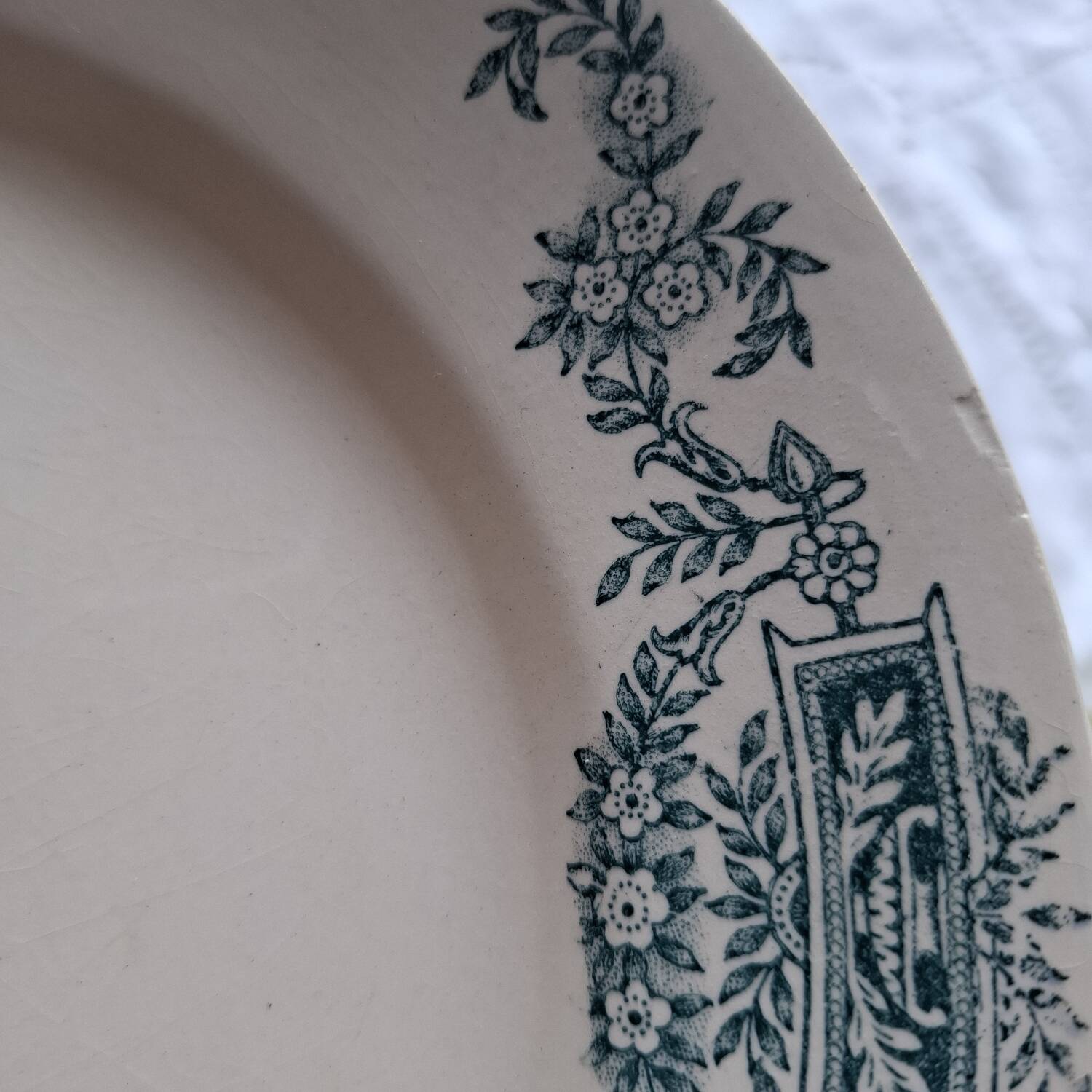 Mismatched old flat plates in iron earthenware