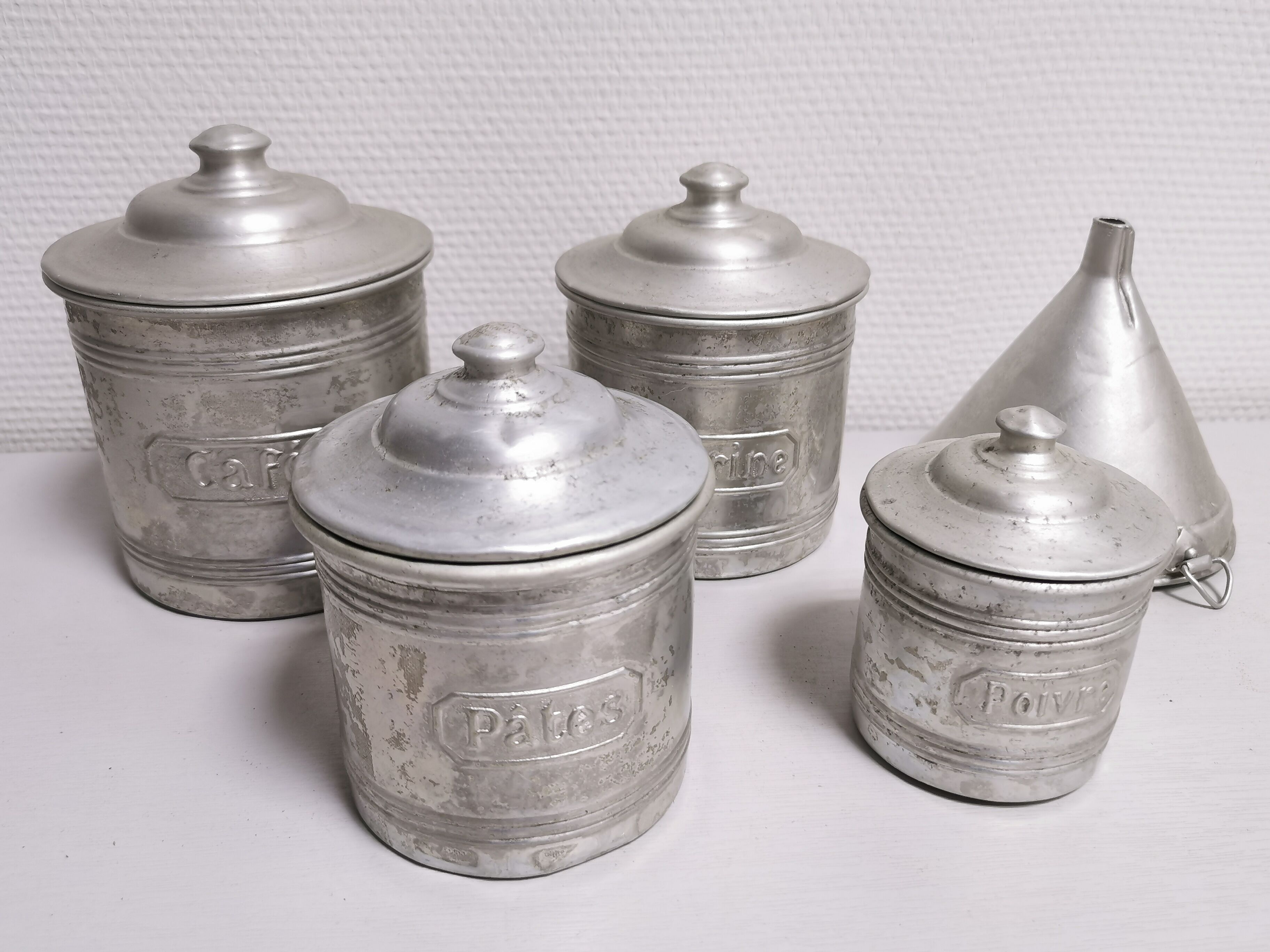 Série d'anciens pot à épices
