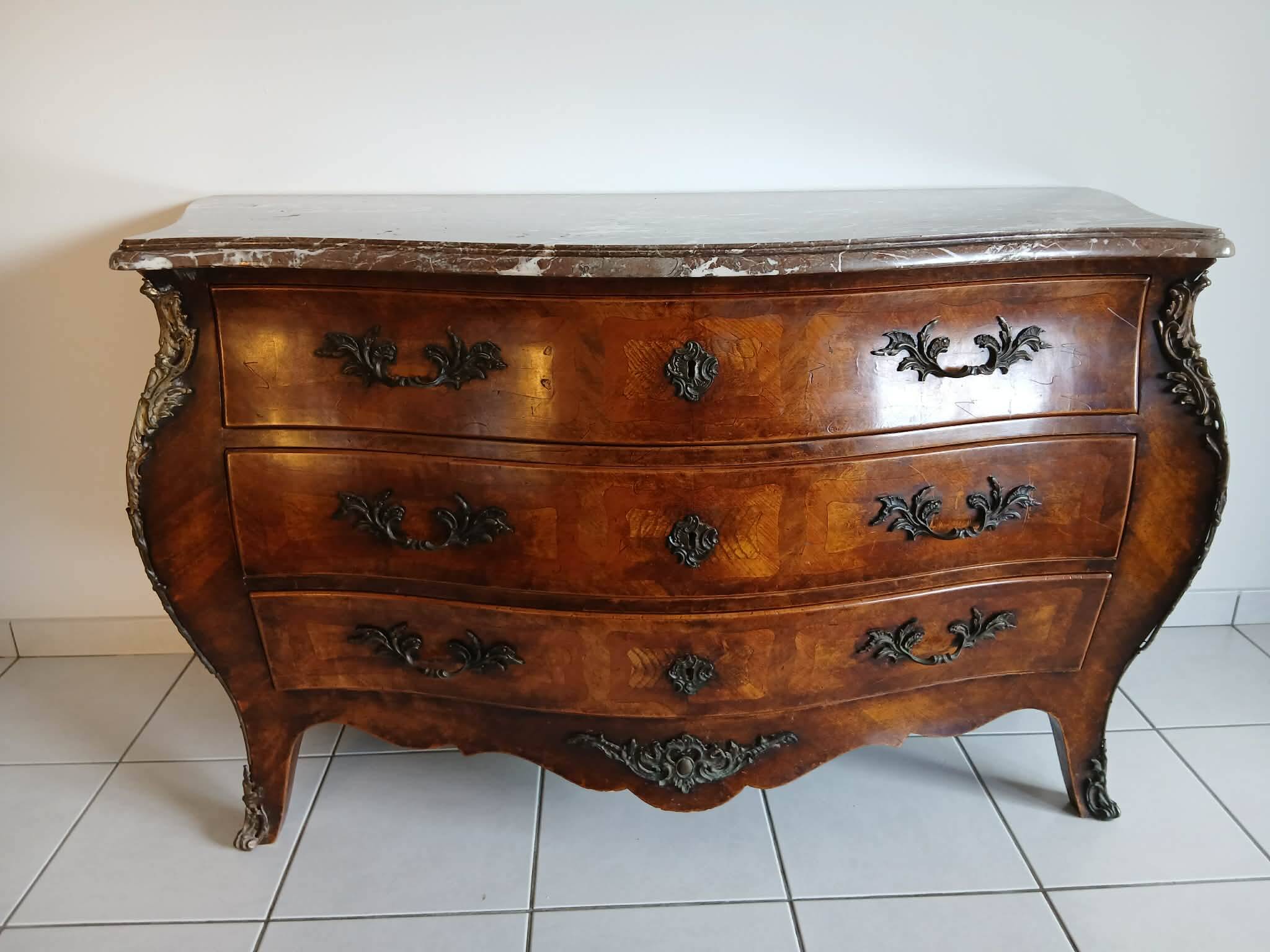 Coffin commode