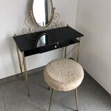 Coiffeuse laiton , verre et plastique noirs avec son tabouret moumoute