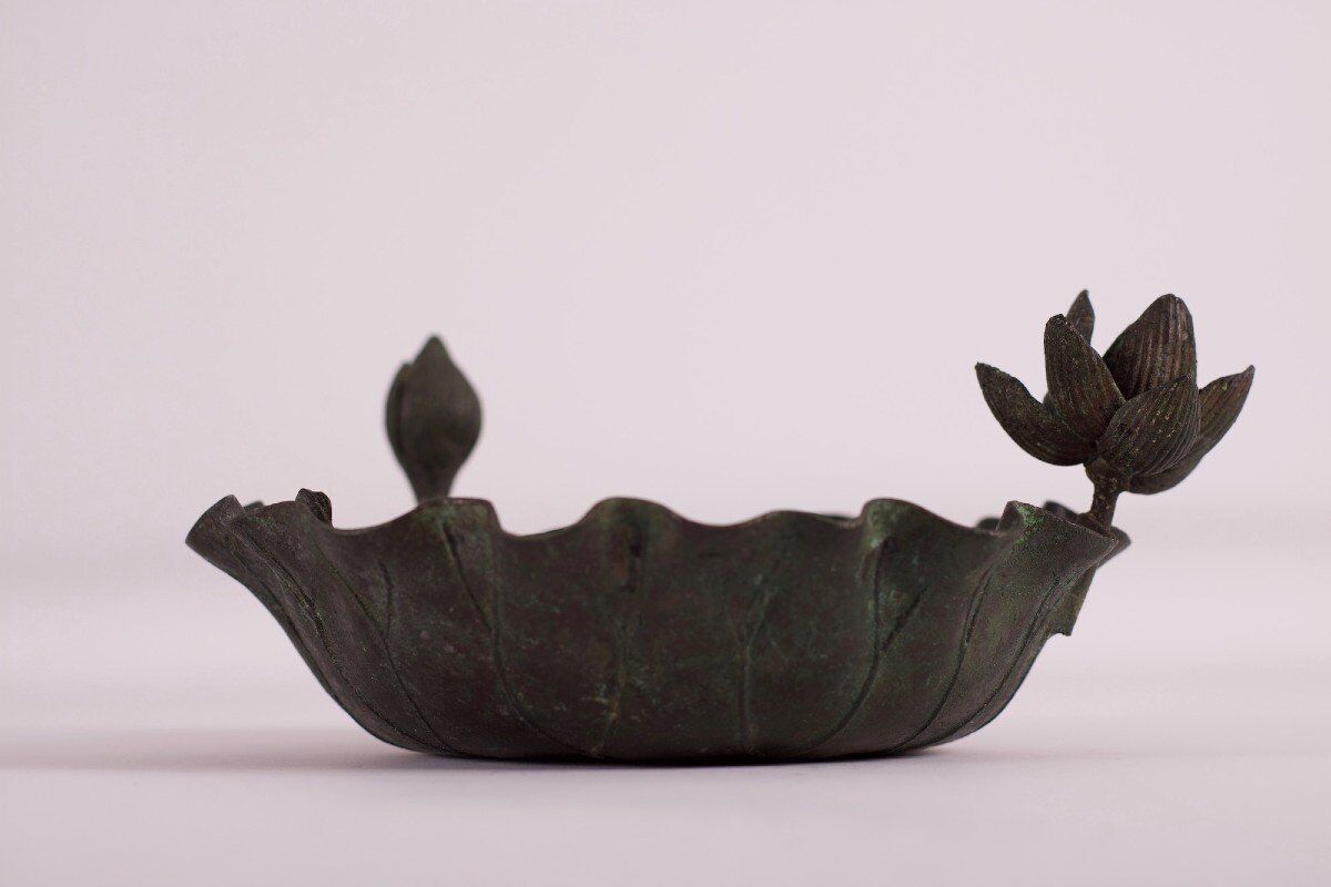 Bowl japanese pocket in lotus ikebana at la grenouille