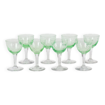 Ensemble de 8 verres à apéritif en verre uranium Val Saint Lambert