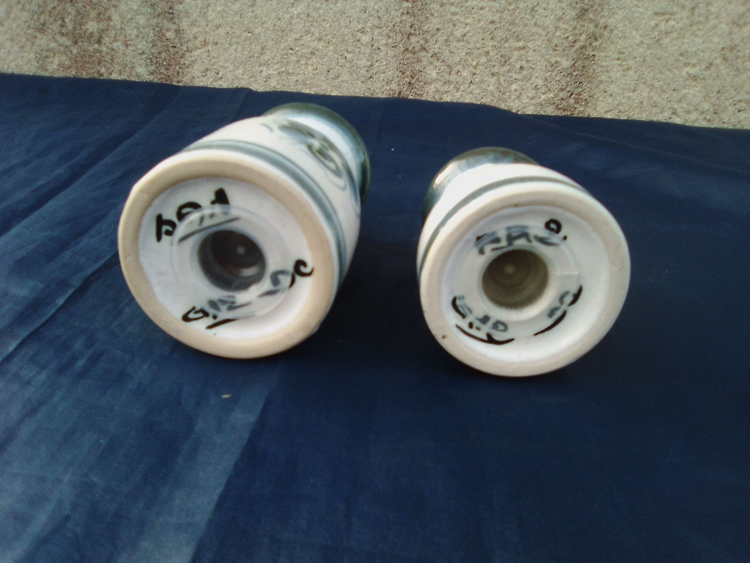 Pepper salt shaker in earthenware Quimper Keraluc