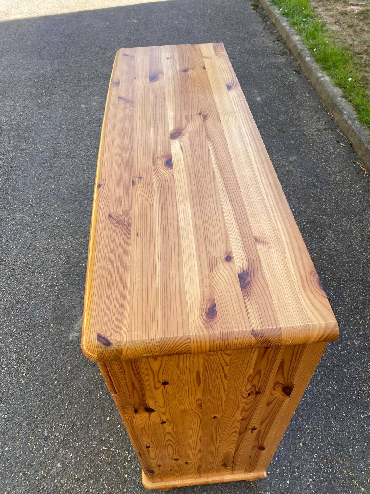 English chest of drawers, solid pine sideboard, 7 drawers and 2 doors