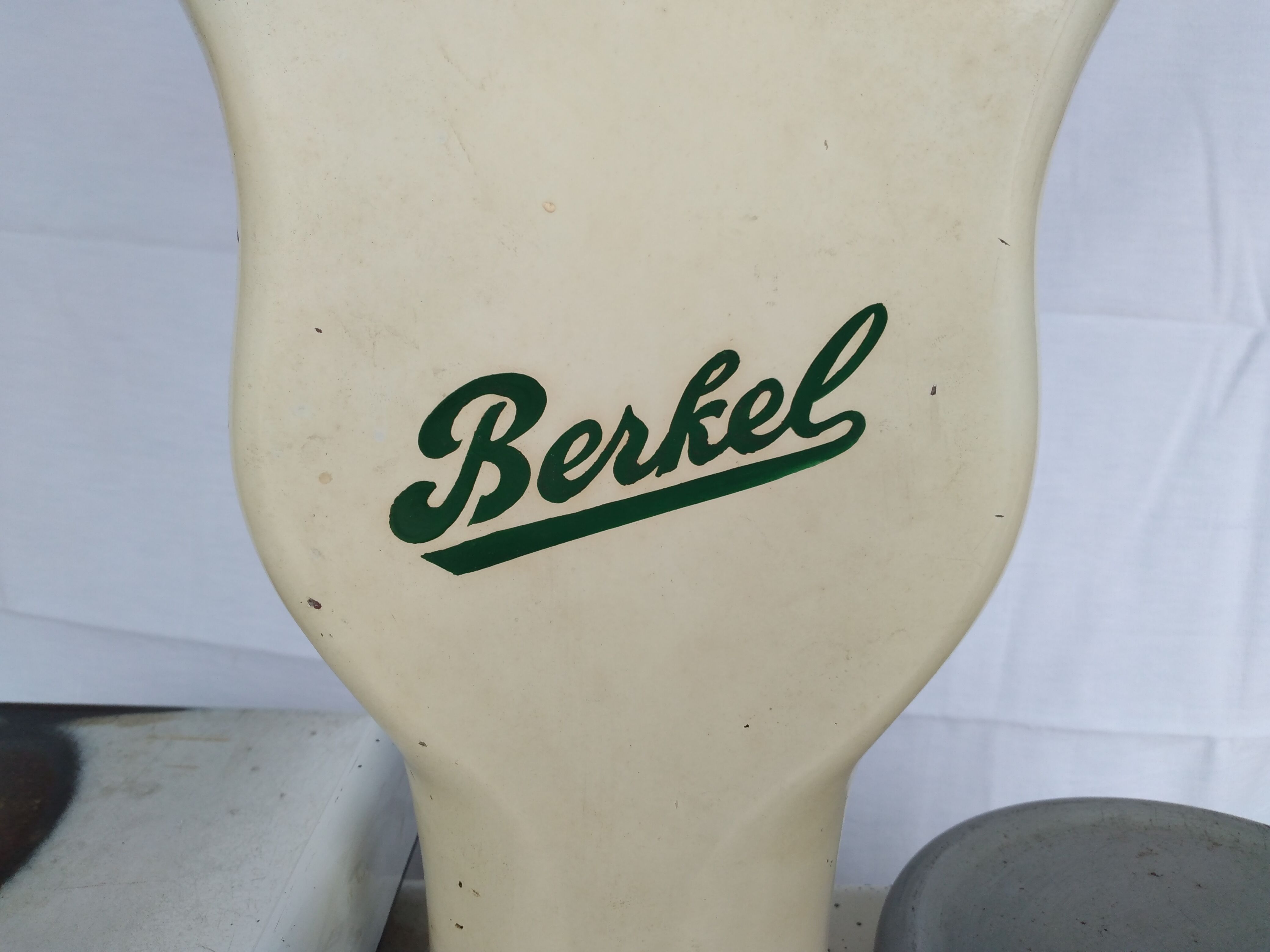 Berkel grocery scale
