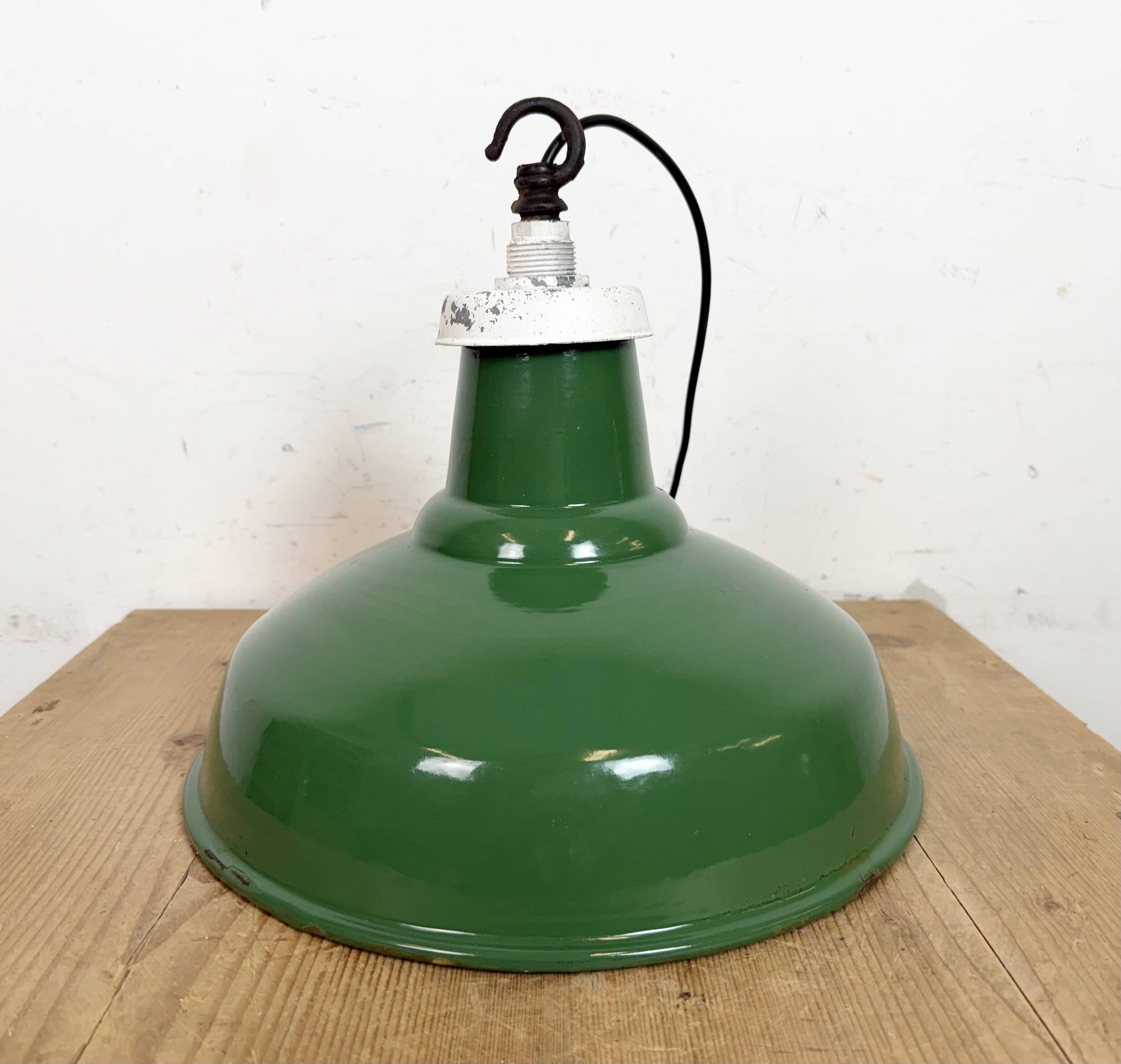 Industrial British Green Enamel Factory Pendant Lamp, 1960s