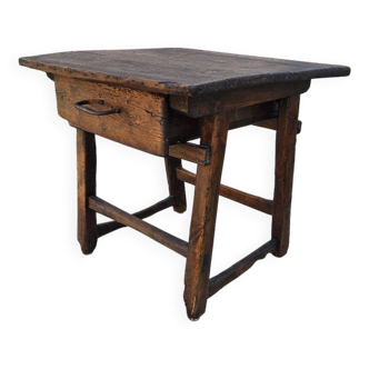 Ancienne table ou chevet en chêne art populaire