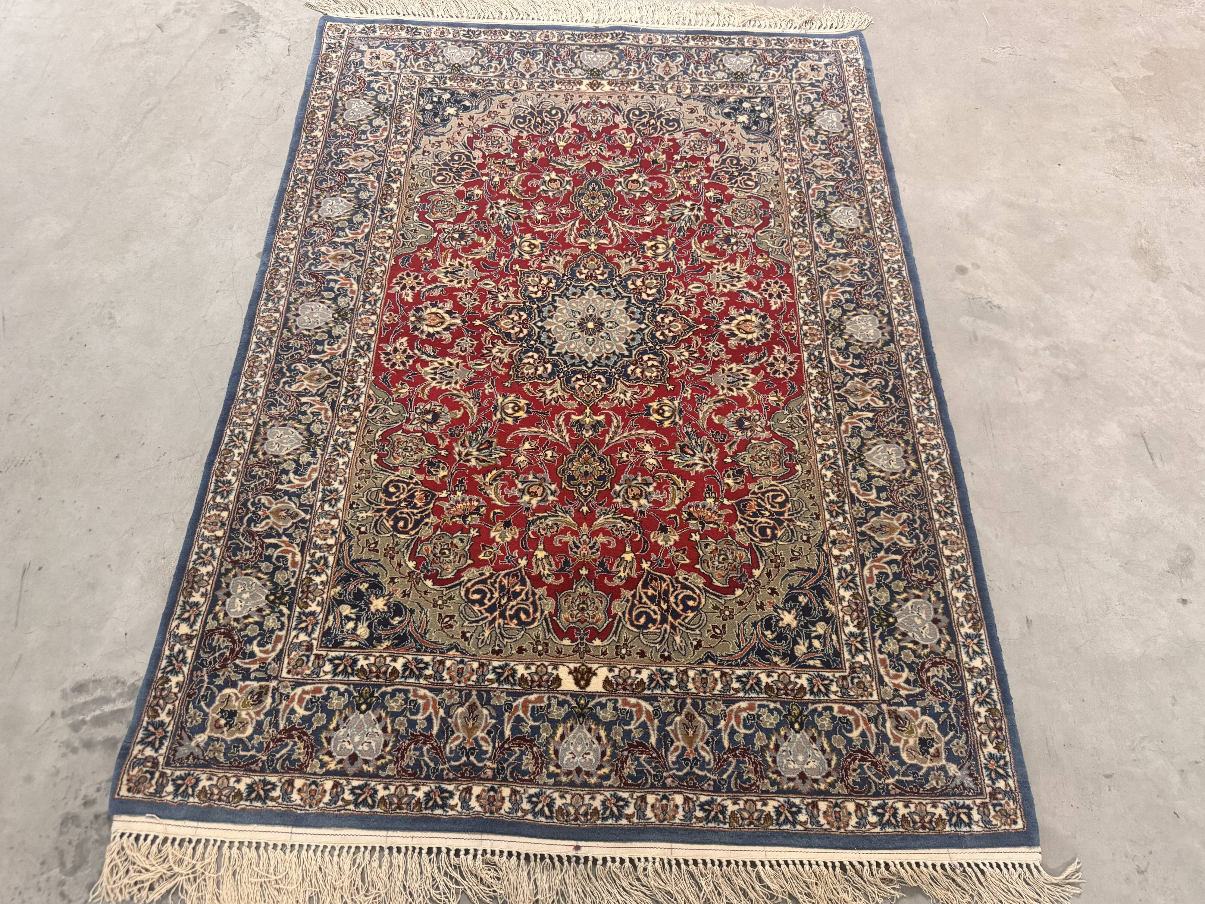 Handmade Persian rug Isfahan
