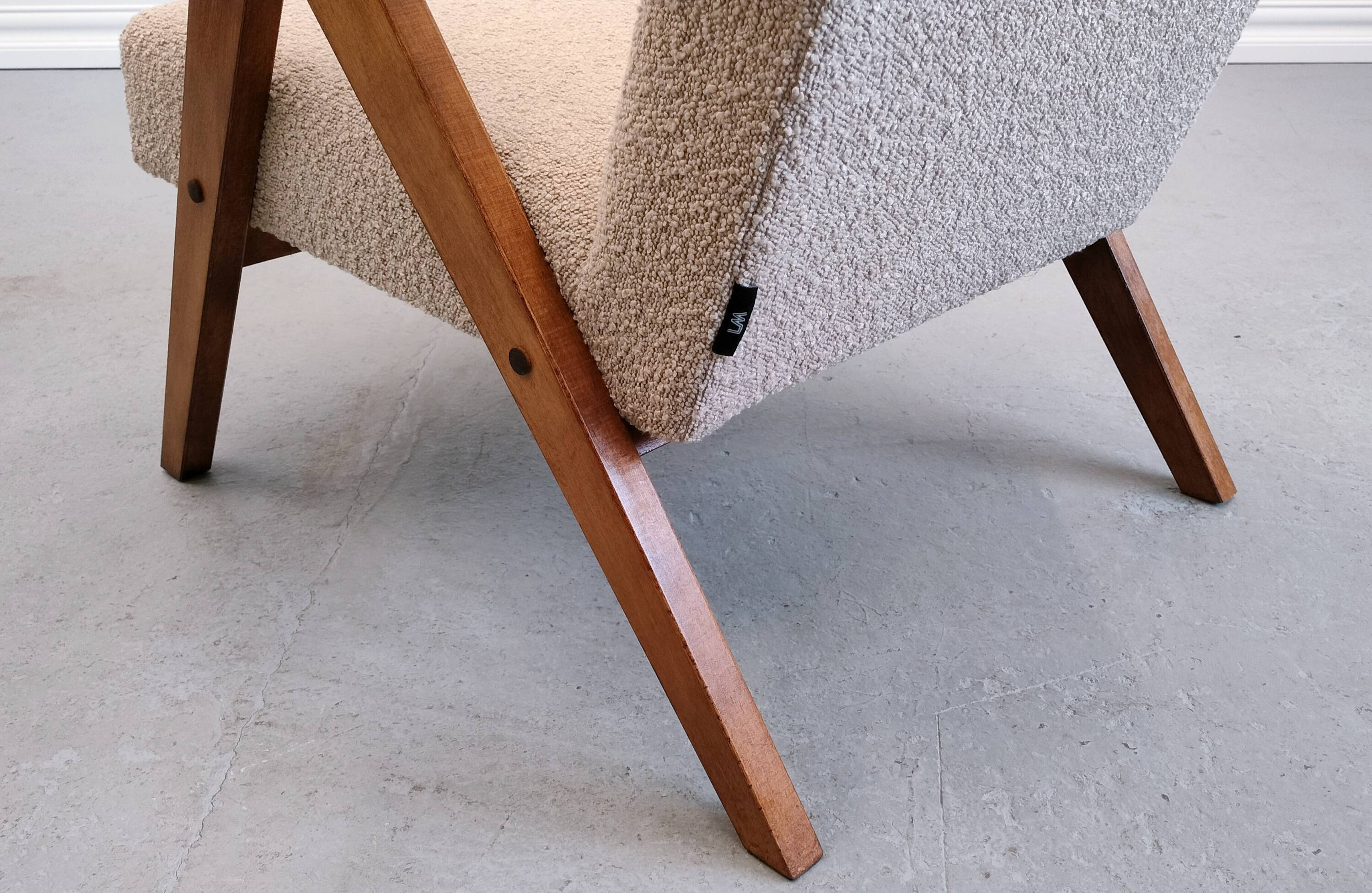 Mid Century Easy Chair Model B - 310 Var in Beige Boucle