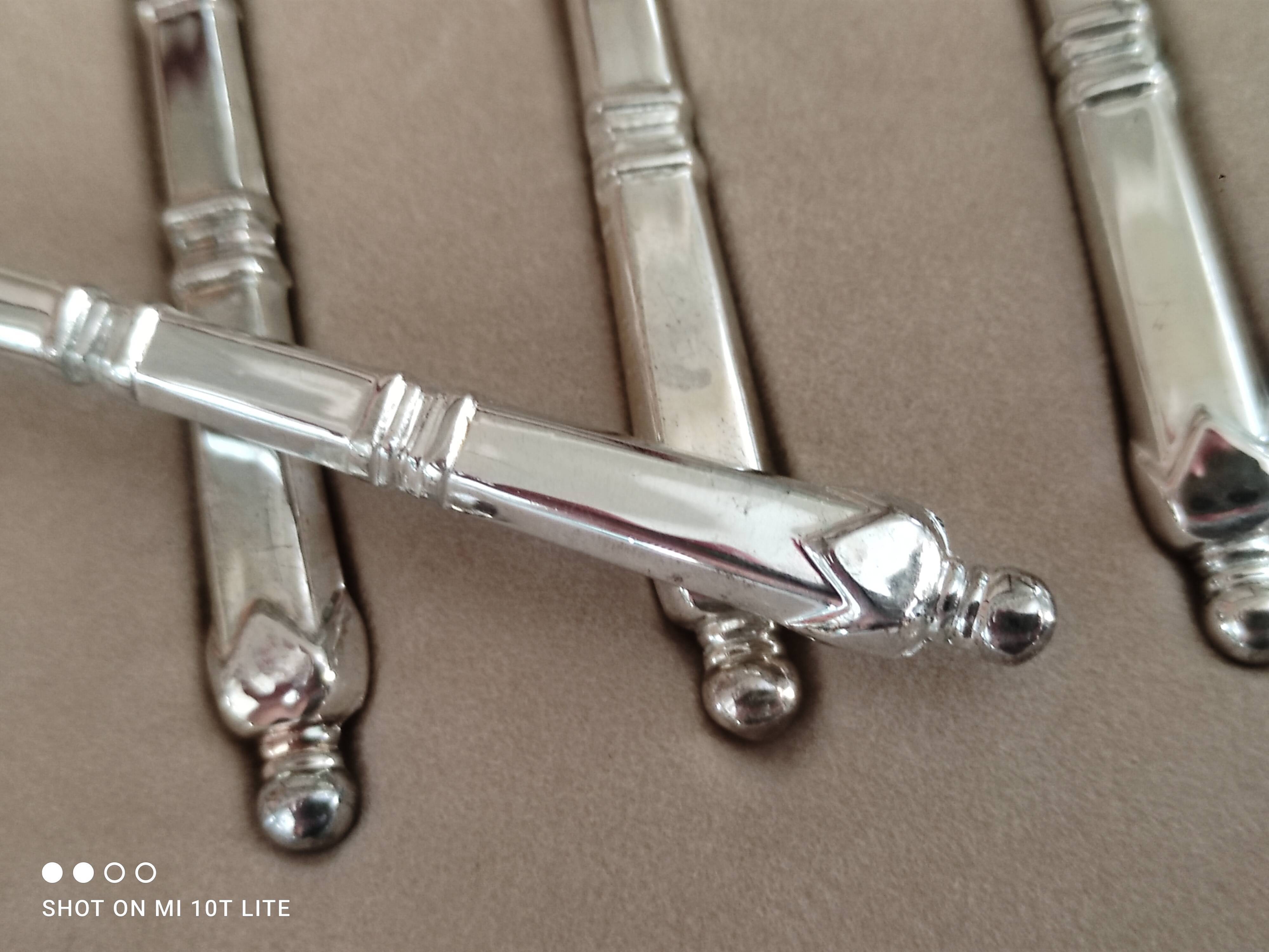 Lot de 6 cuillères à café en métal couleur argent dans leur coffret d'origine