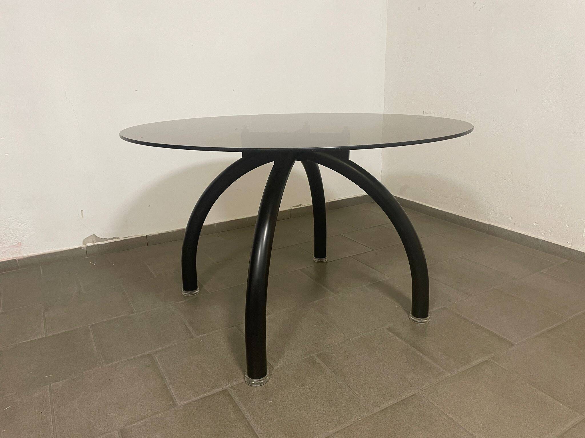 Dining table spider table Knoll