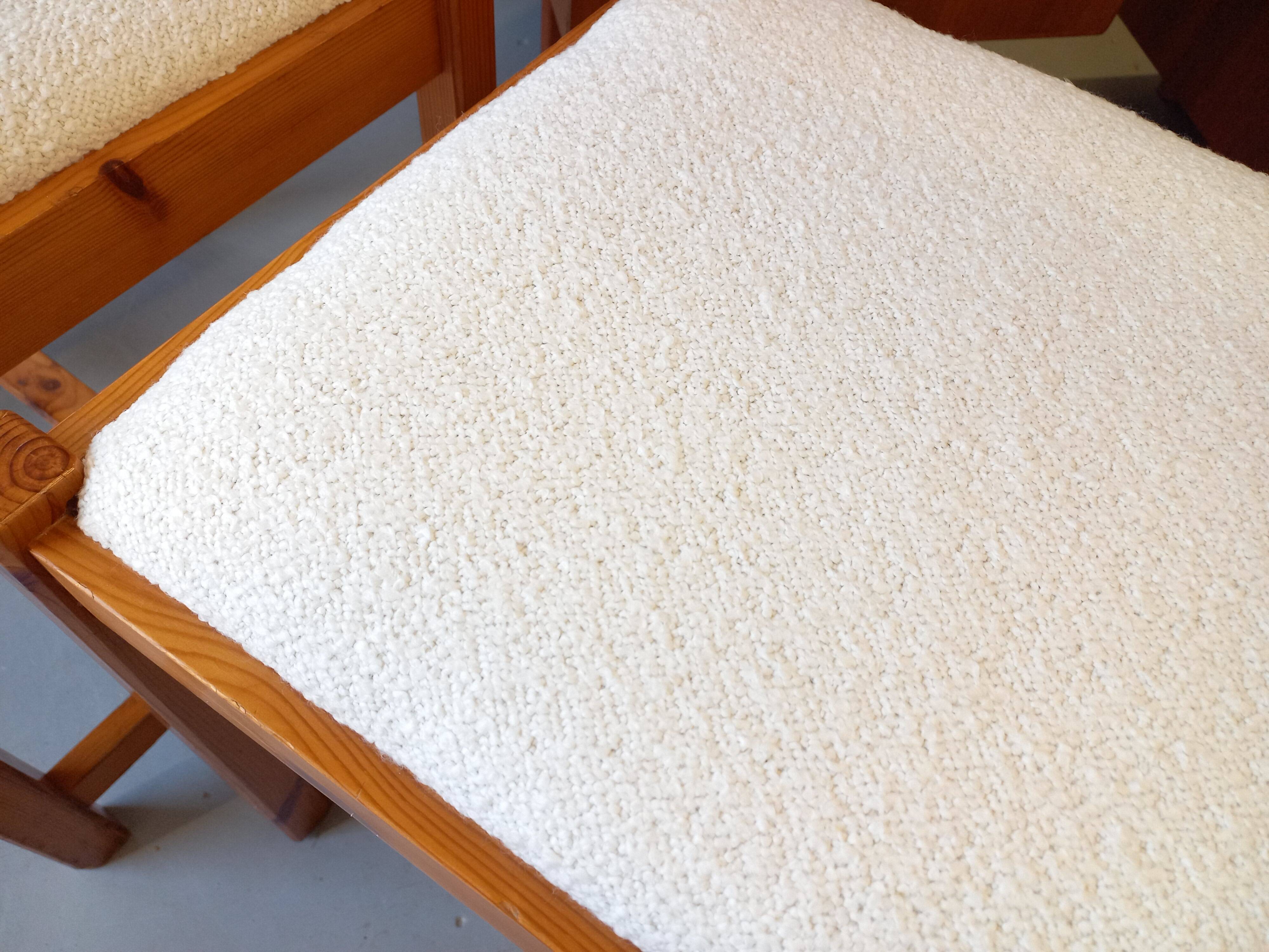 Pair of vintage chairs in pine and white terry fabric from the 70s