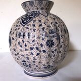 Calmcy vase. Rare Iznik model. Antique ceramic. 19th century.