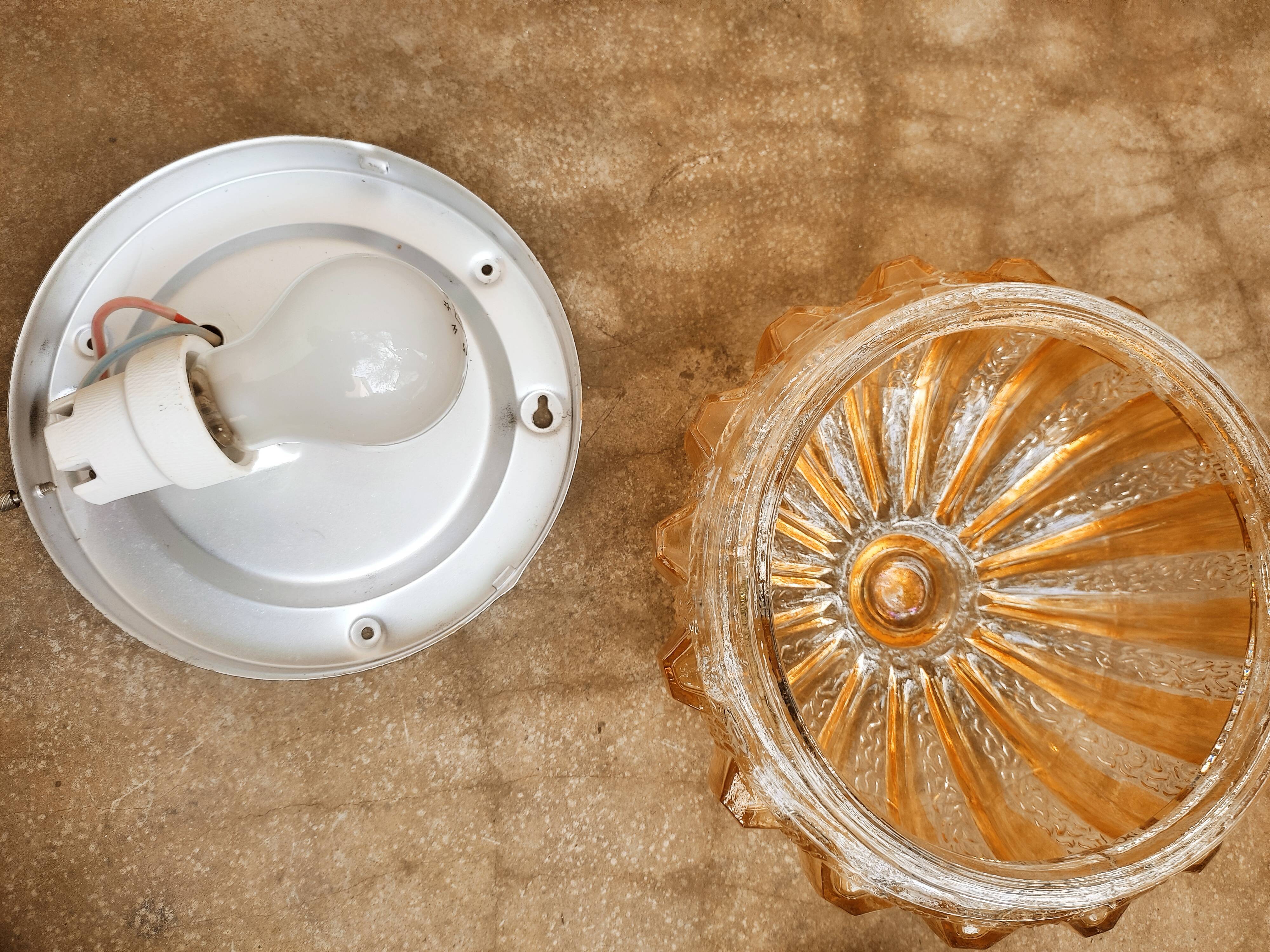 Ceiling lamp or sun wall lamp in iridescent glass