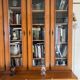 Showcase library in solid wood with two sections