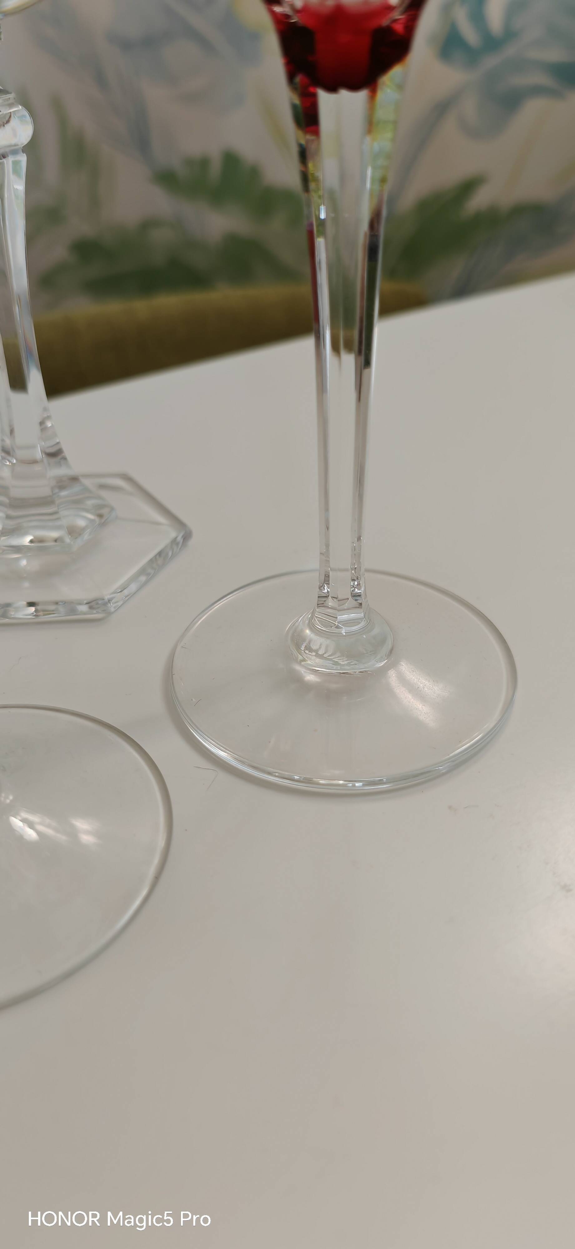 Verres: 1 Saint Louis, 1 Baccarat and 1 Bohème.
